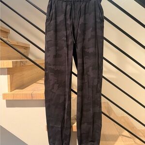 Lululemon On the Fly Jogger 28" *Luxtreme
